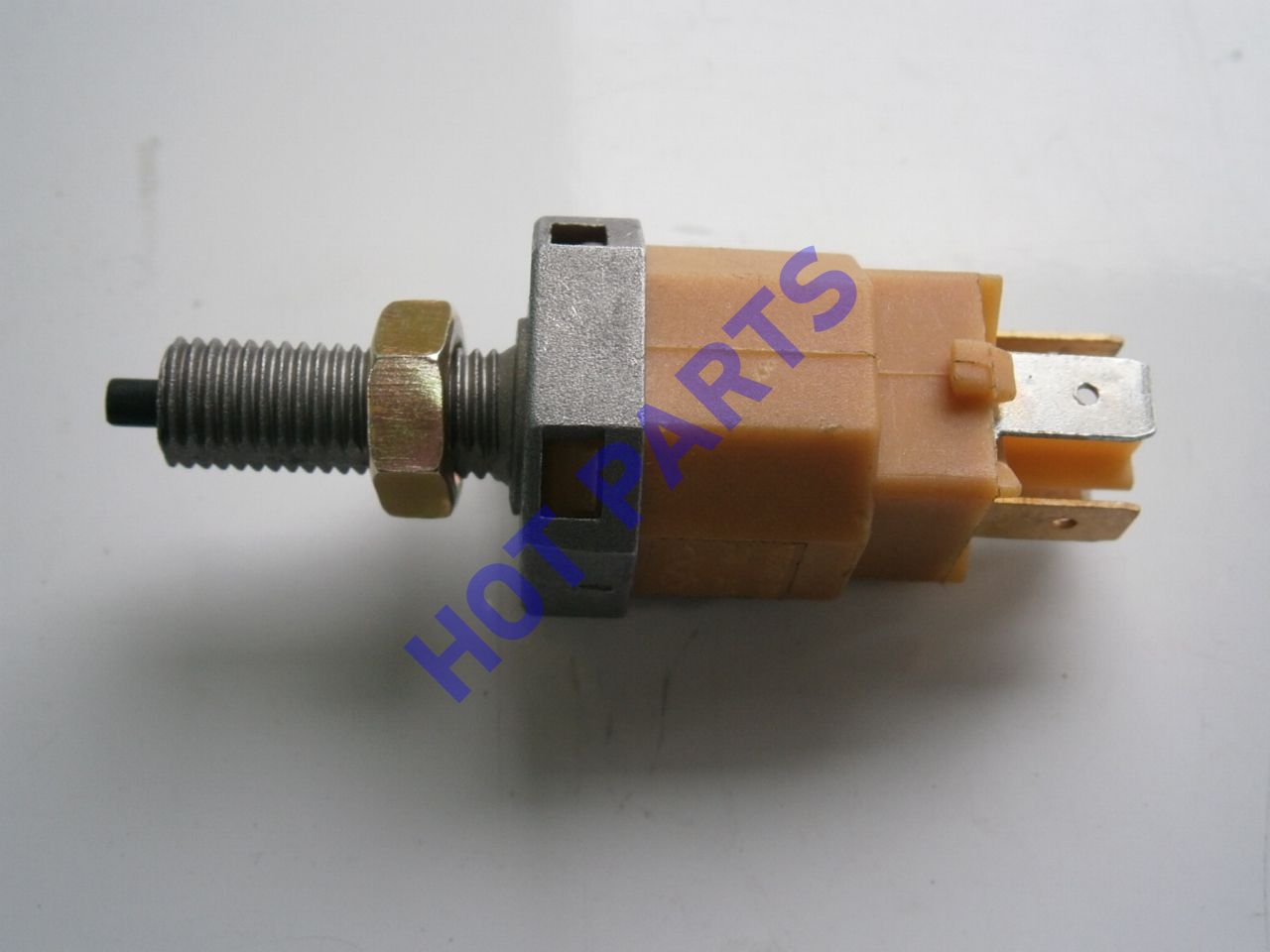 картинка ВКЛЮЧАТЕЛЬ СТОП СИГНАЛА CH Tiggo  T11-3720050